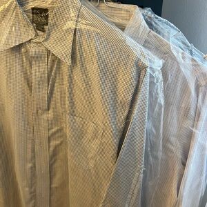 10 Men's Dress Shirt. Various brands. Like new shirts.